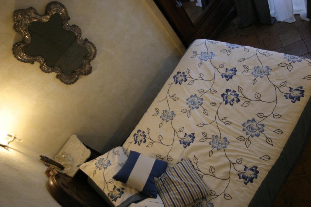 Casa Nobile Bed and Breakfast Tovo San Giacomo Rum bild